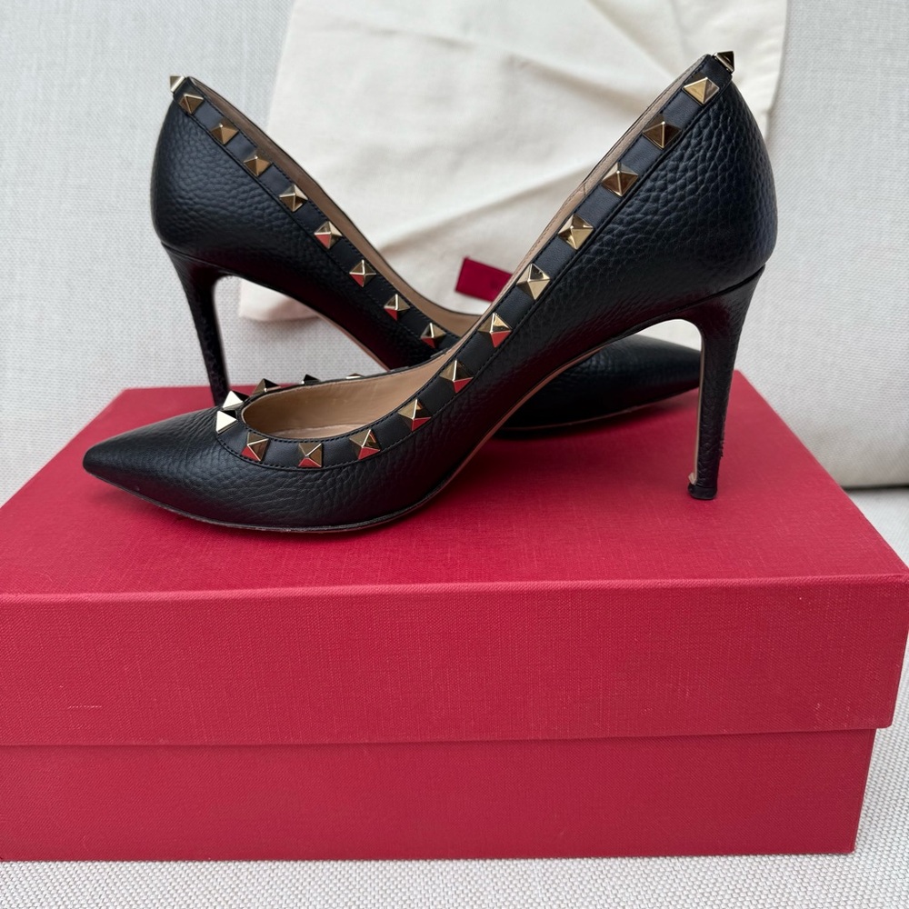 Valentino Rockstud Black Pebbled Leather Pumps 85 3 in Heels Size 37  6.5 - 7